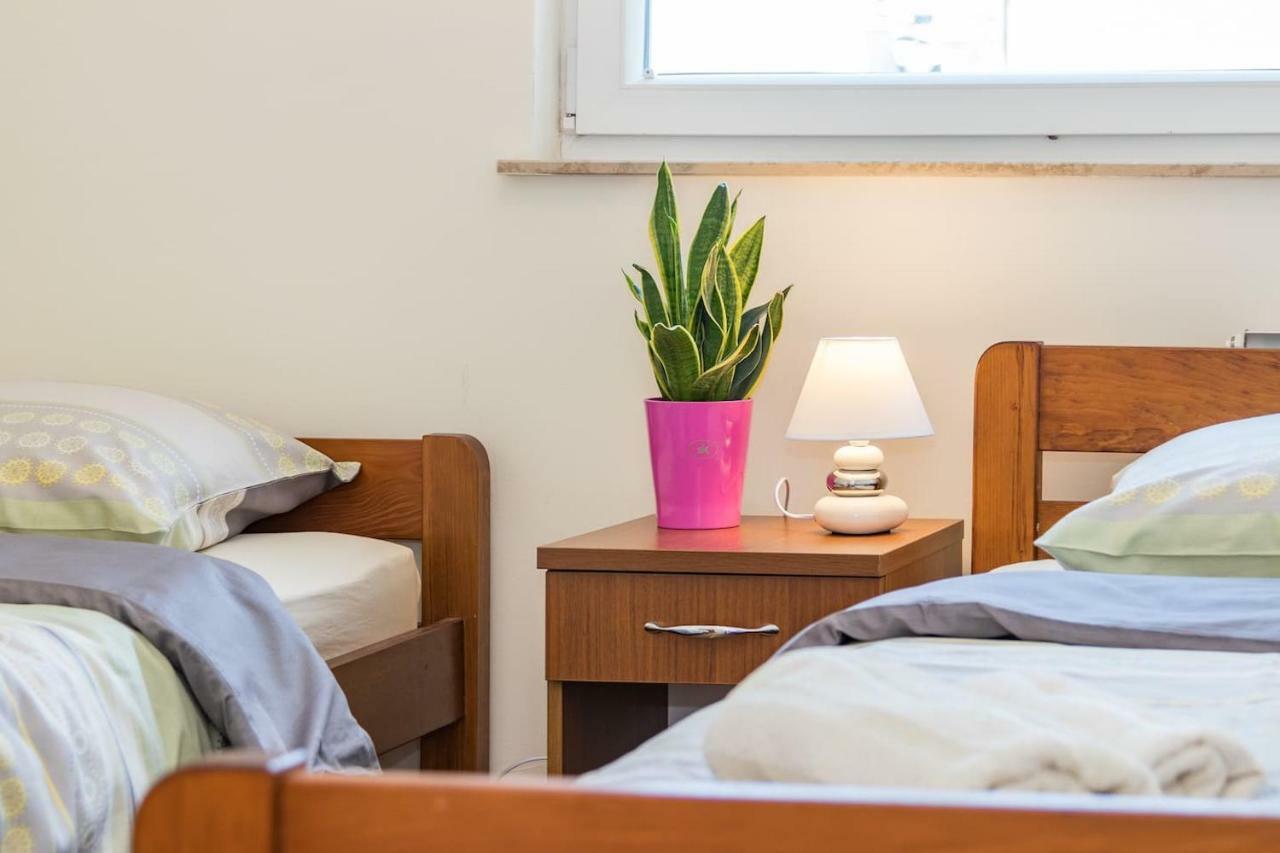Apartment Klara พูลา ภายนอก รูปภาพ