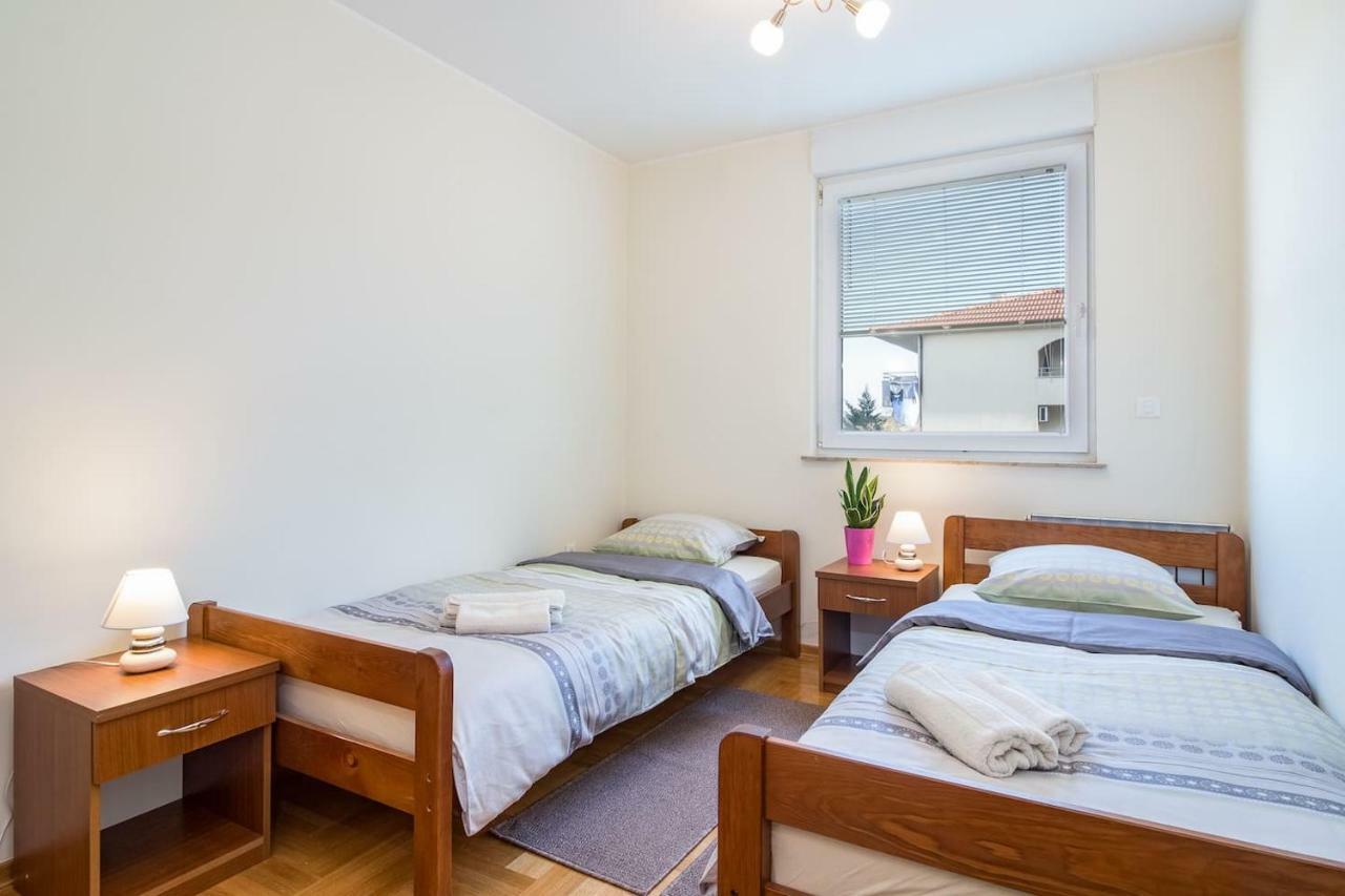 Apartment Klara พูลา ภายนอก รูปภาพ
