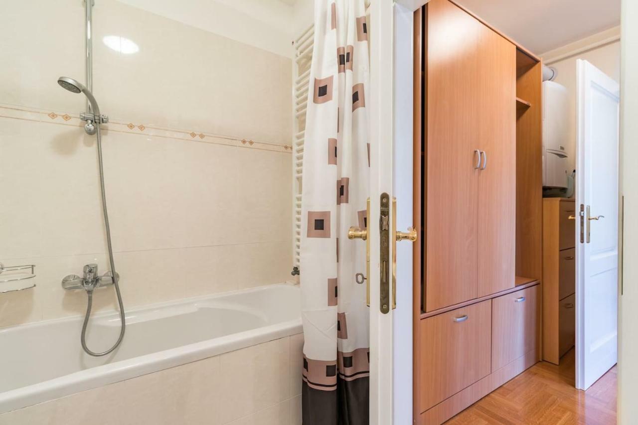 Apartment Klara พูลา ภายนอก รูปภาพ